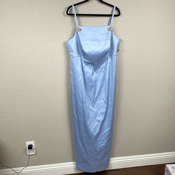 New Sachin & Babi Pryce Crystal Strap Detail Vertical Stretch Mikado Column Gown - Picture 4 of 16